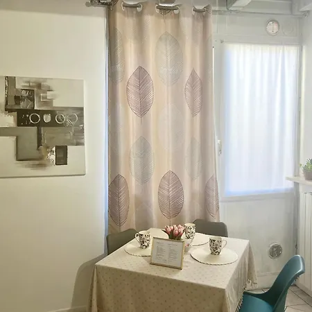 Verona Rooms ゲストハウス 4*