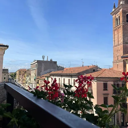 ゲストハウス Verona Rooms 4*