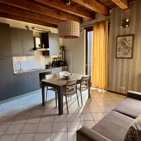 Verona Rooms بيت ضيافة 3*