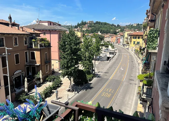 Verona Rooms 4* Βερόνα